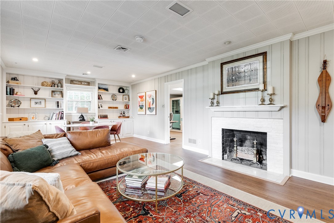 7311 Durwood Cres