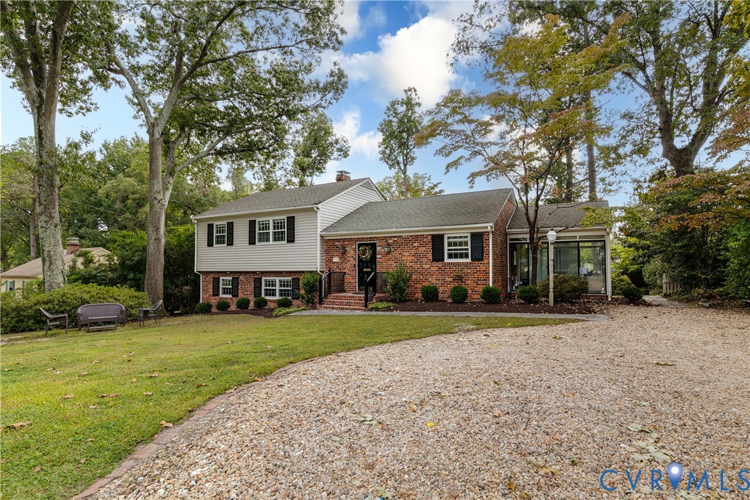 7311 Durwood Cres