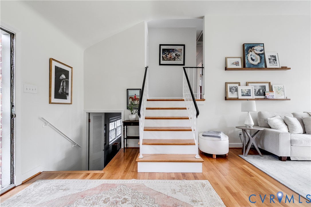 7311 Durwood Cres