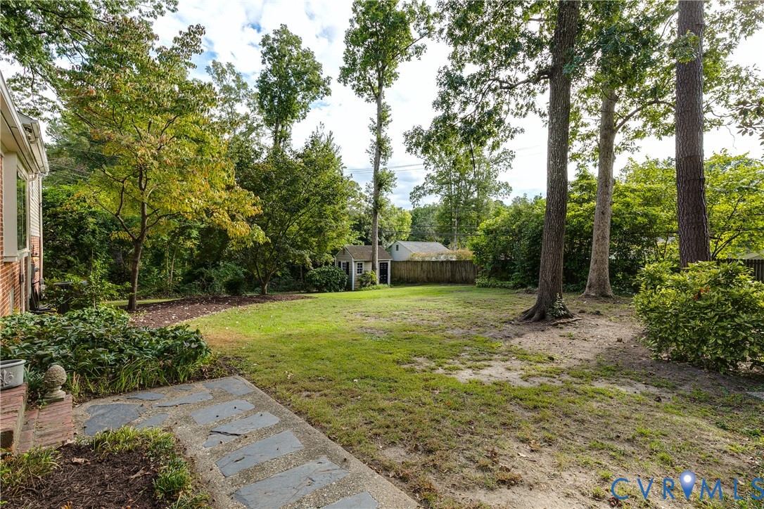 7311 Durwood Cres