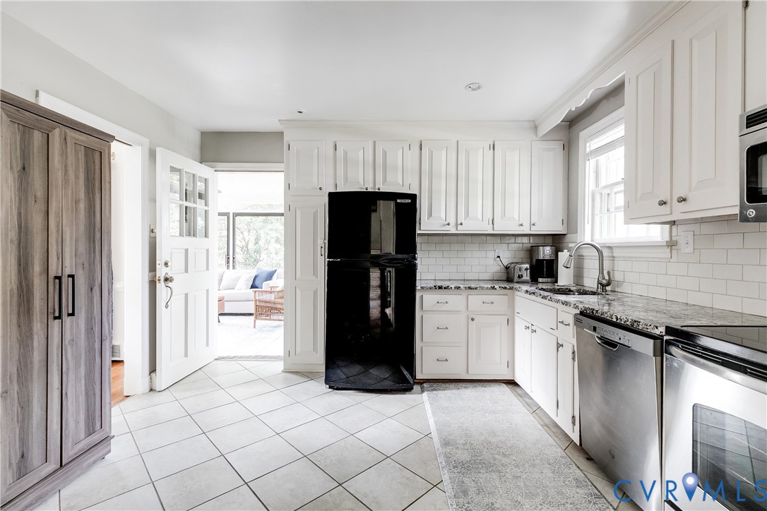 7311 Durwood Cres