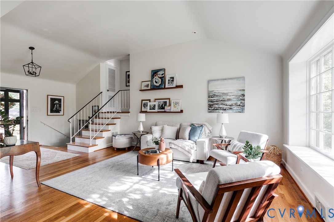 7311 Durwood Cres