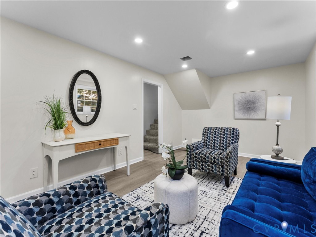 7003 Egan Pl