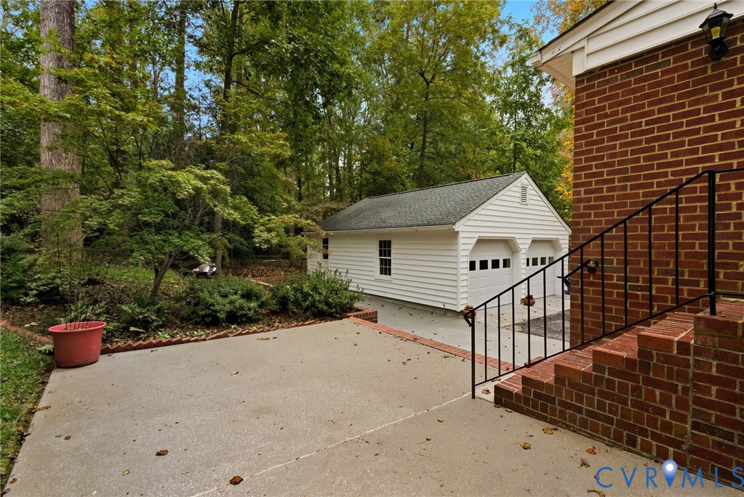 10110 Idlebrook Dr