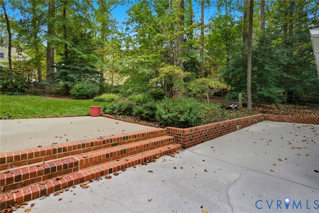 10110 Idlebrook Dr