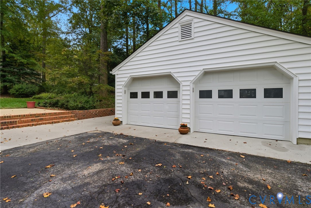 10110 Idlebrook Dr