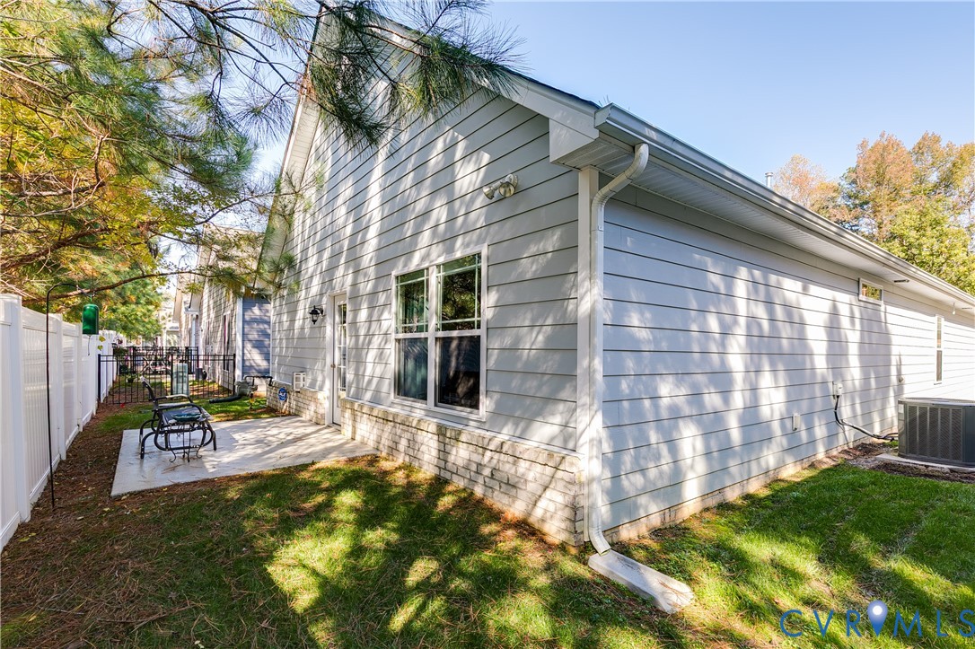 3359 Rock Creek Villa Dr