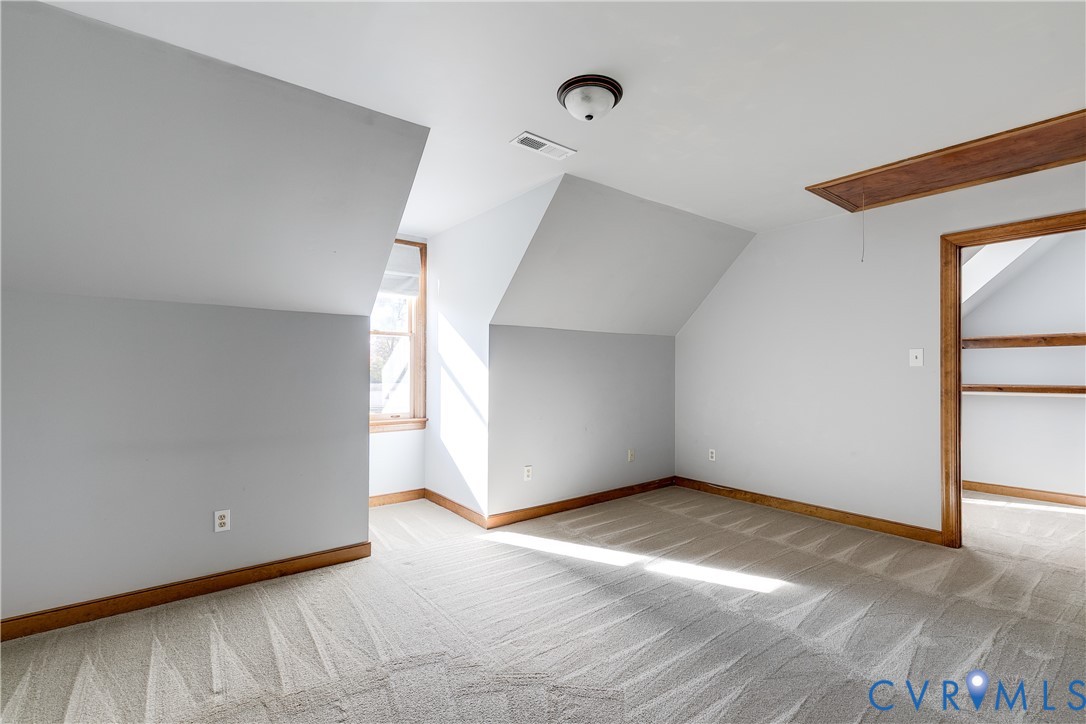 7493 Hidden Lake Cir