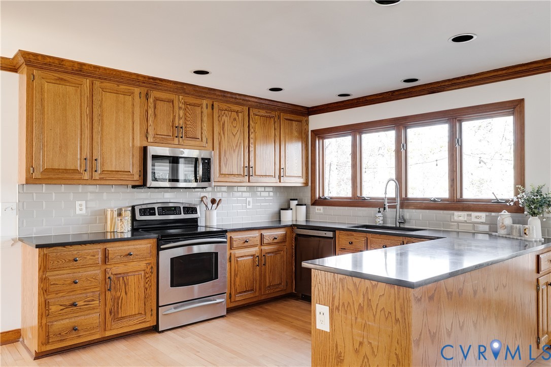 7493 Hidden Lake Cir