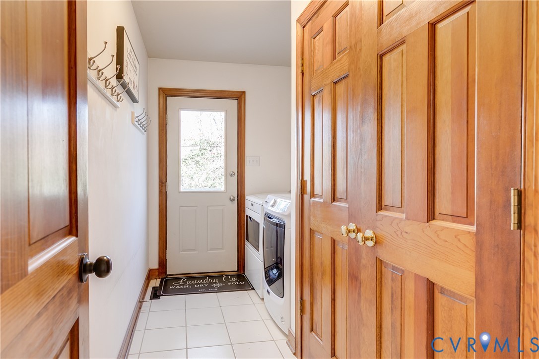 7493 Hidden Lake Cir