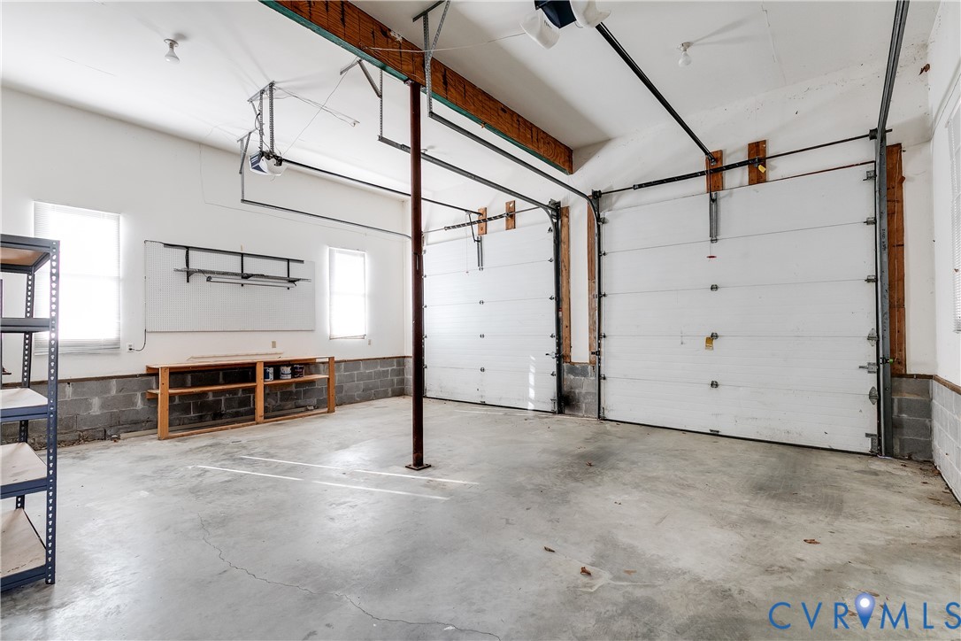 7493 Hidden Lake Cir