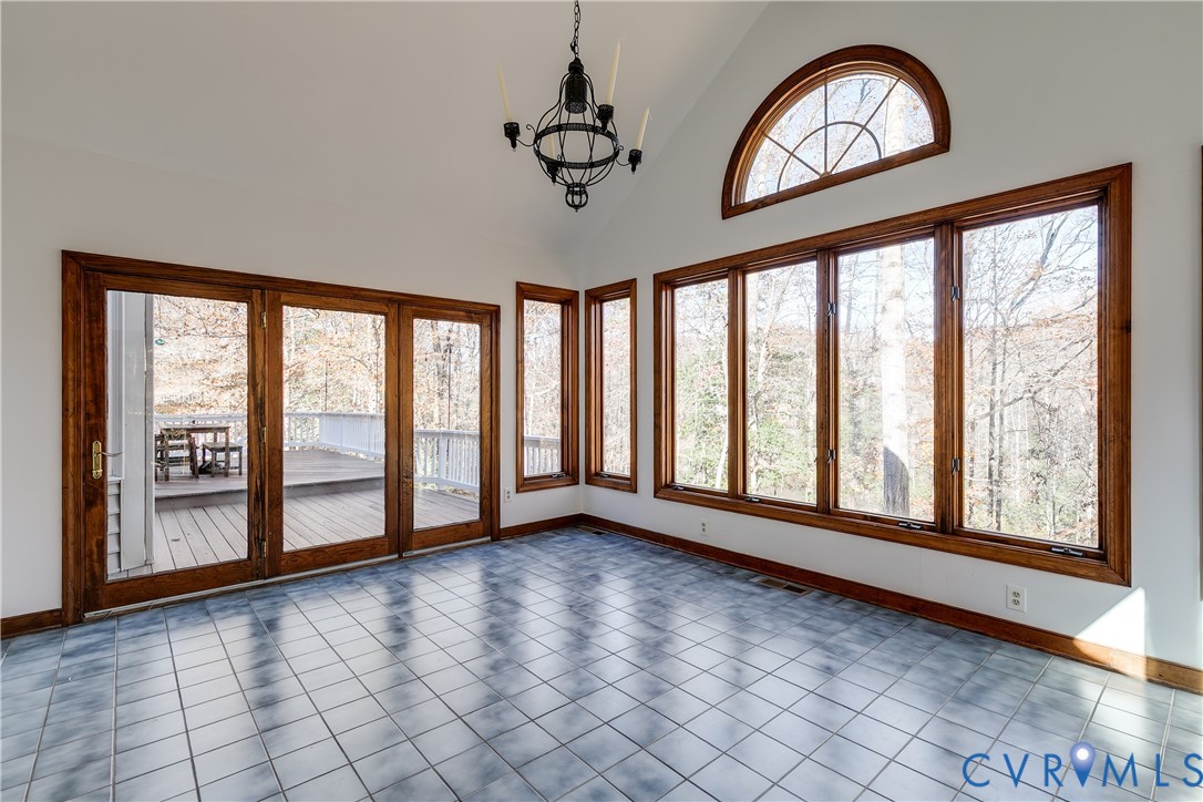 7493 Hidden Lake Cir