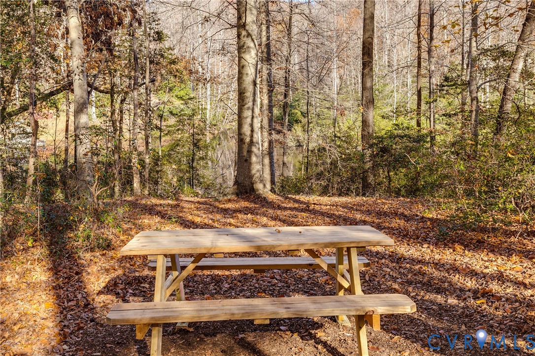 7493 Hidden Lake Cir