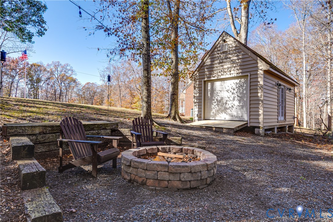 7493 Hidden Lake Cir