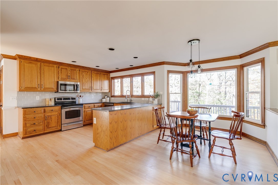 7493 Hidden Lake Cir