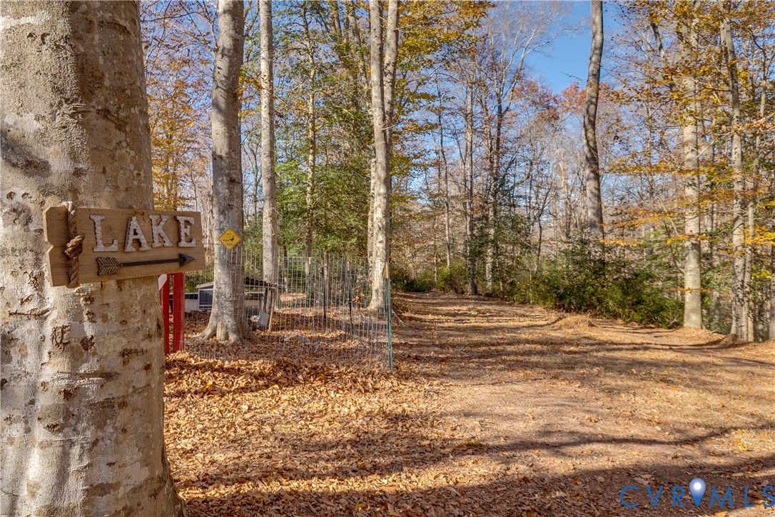 7493 Hidden Lake Cir