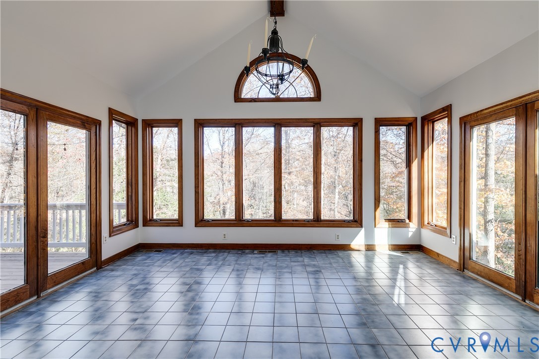 7493 Hidden Lake Cir