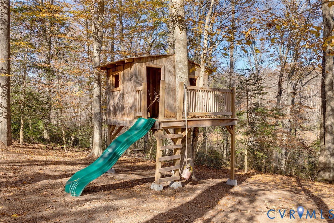 7493 Hidden Lake Cir