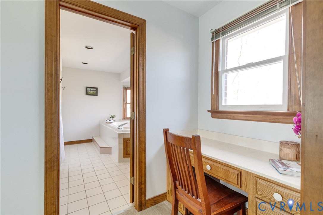 7493 Hidden Lake Cir