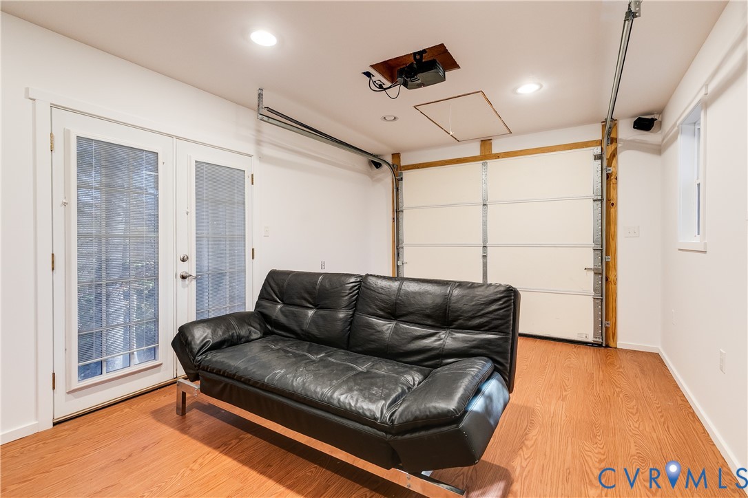 7493 Hidden Lake Cir