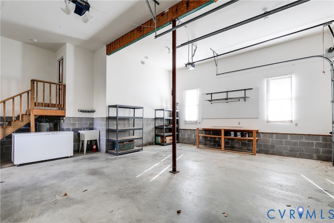 7493 Hidden Lake Cir