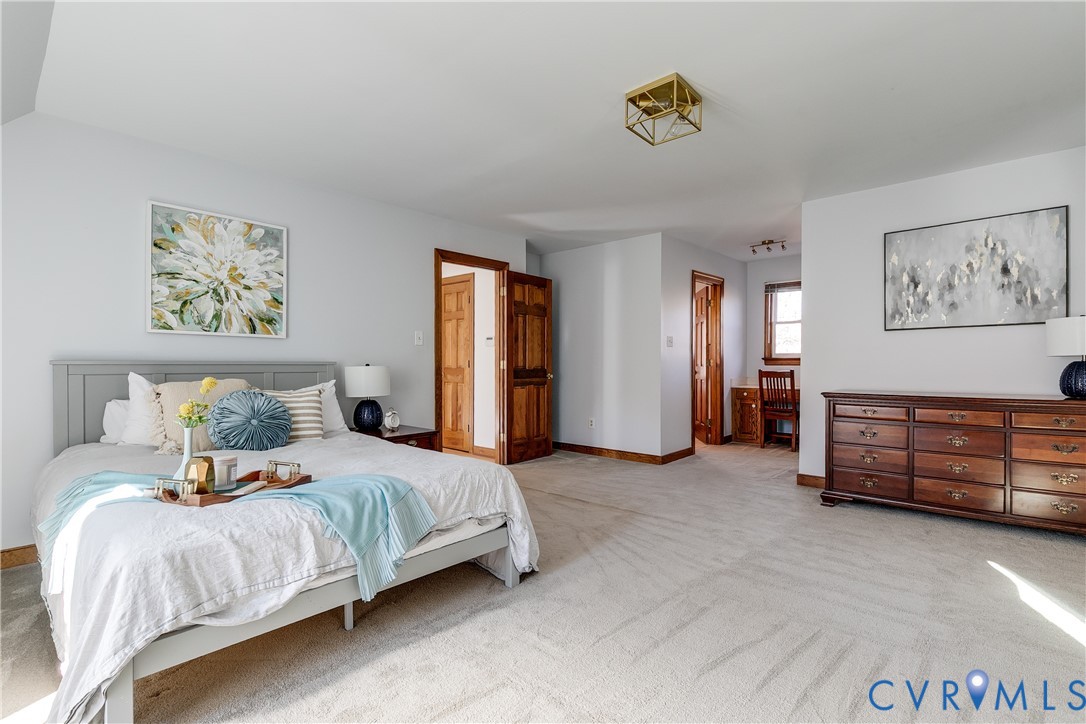 7493 Hidden Lake Cir