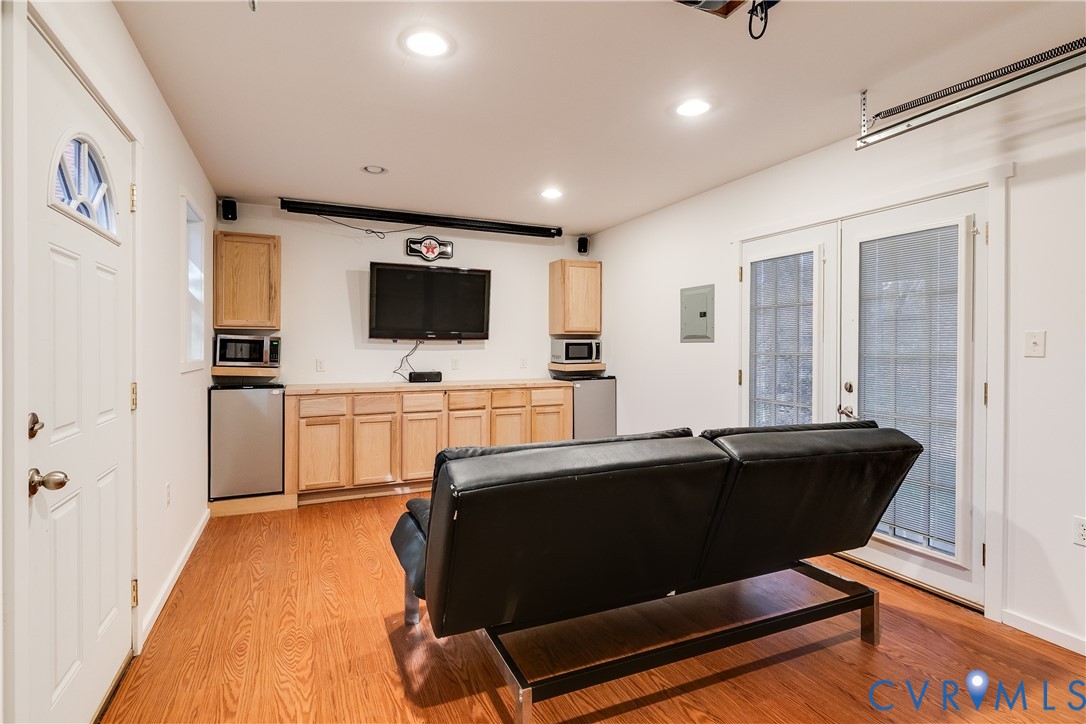 7493 Hidden Lake Cir