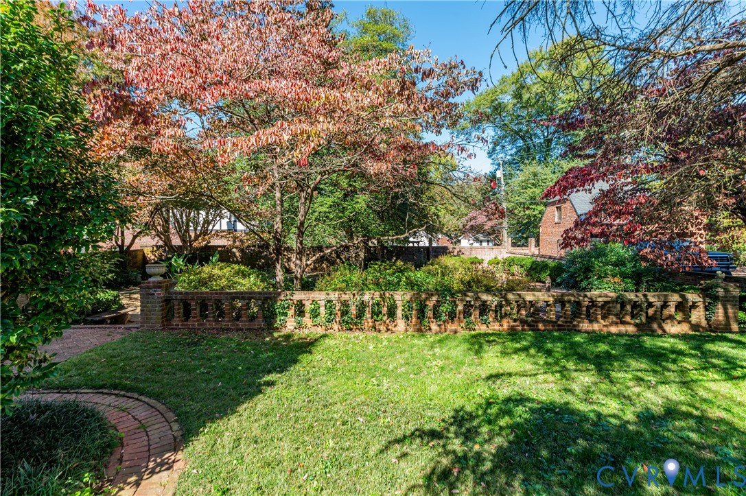 1112 Sunset Ave