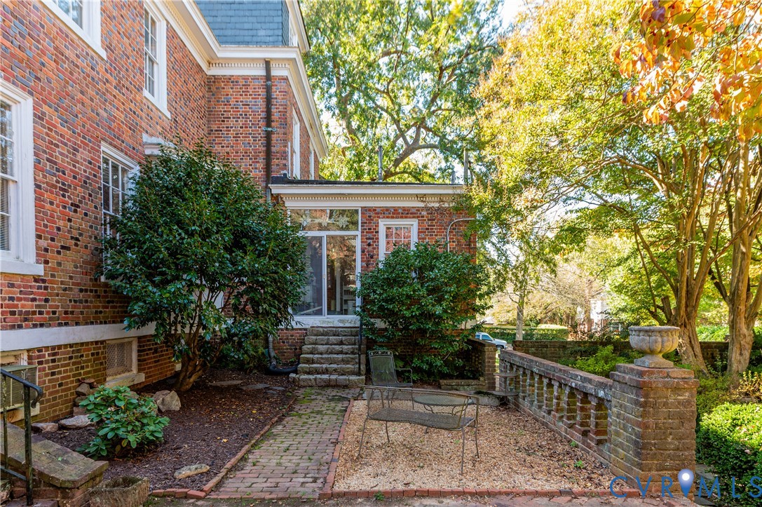 1112 Sunset Ave
