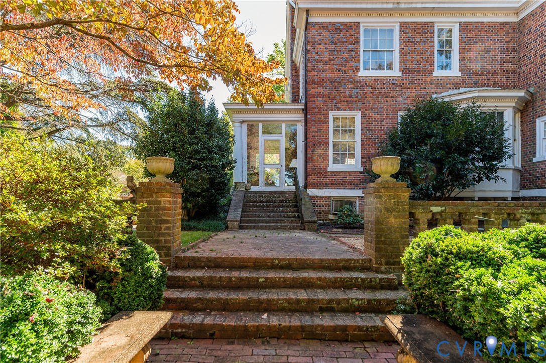 1112 Sunset Ave