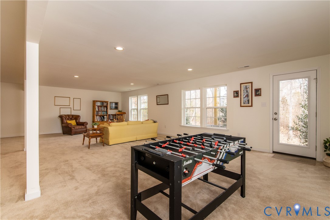 10100 Izer Ct