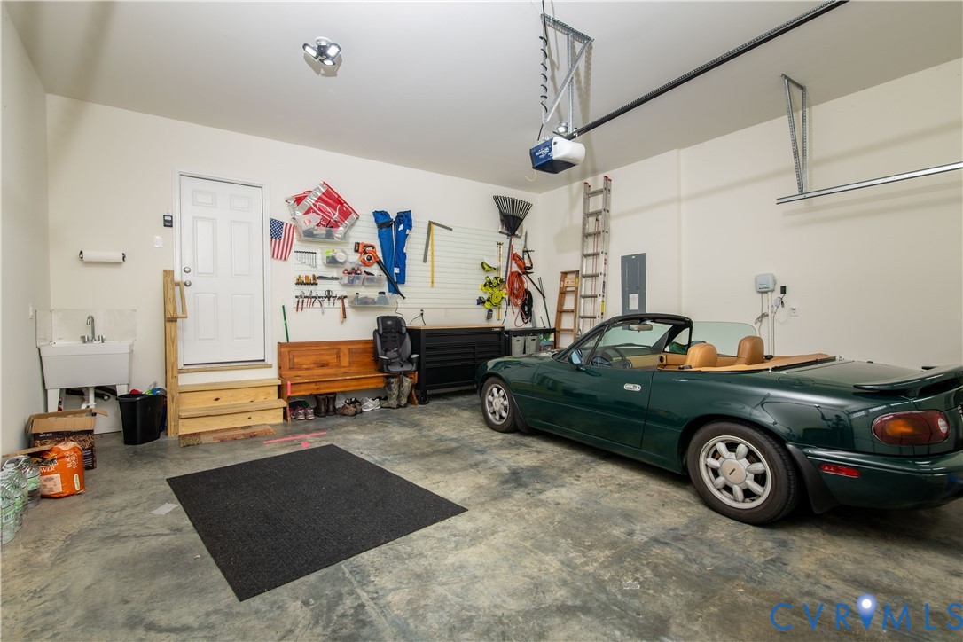 10100 Izer Ct