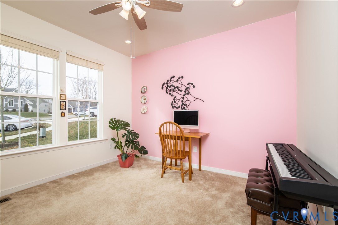 10100 Izer Ct