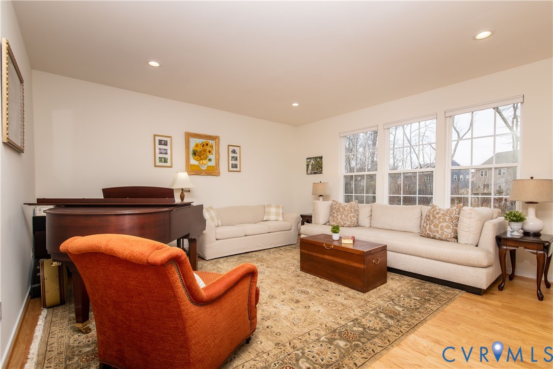 10100 Izer Ct