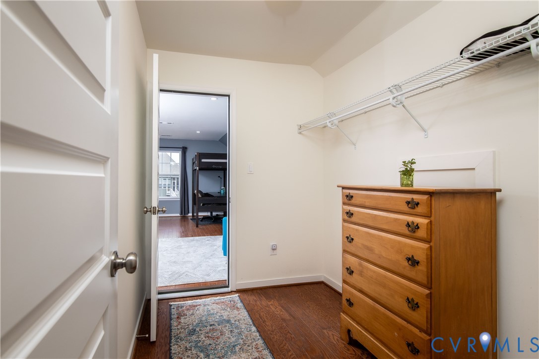 10100 Izer Ct