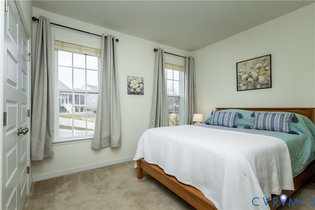 10100 Izer Ct