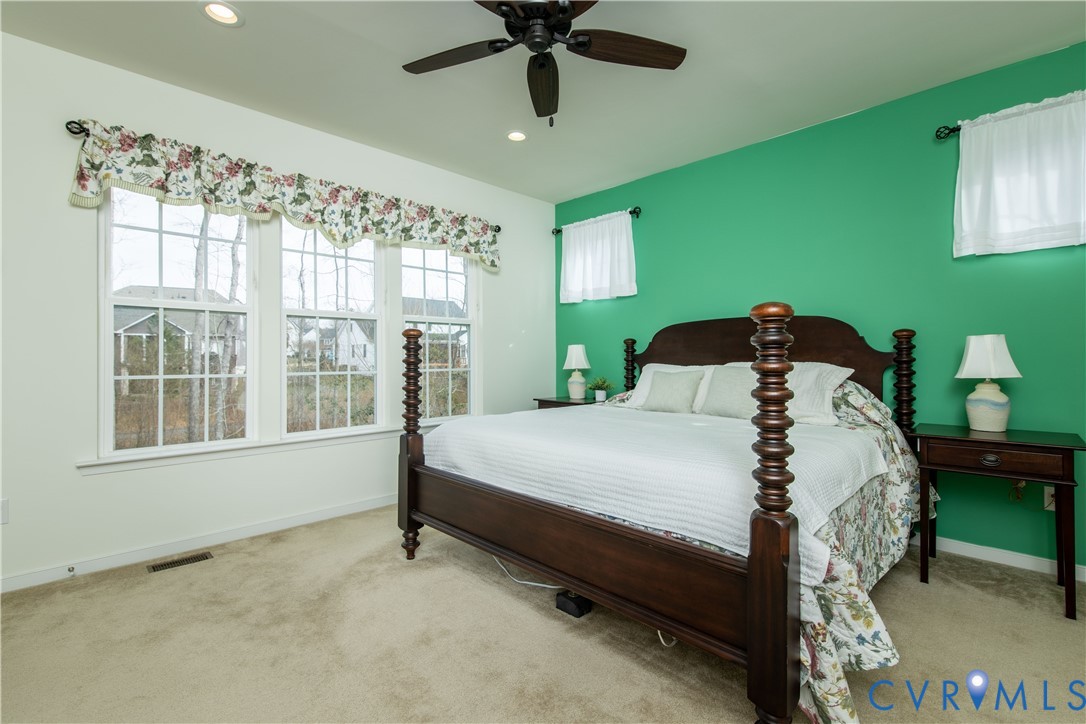 10100 Izer Ct