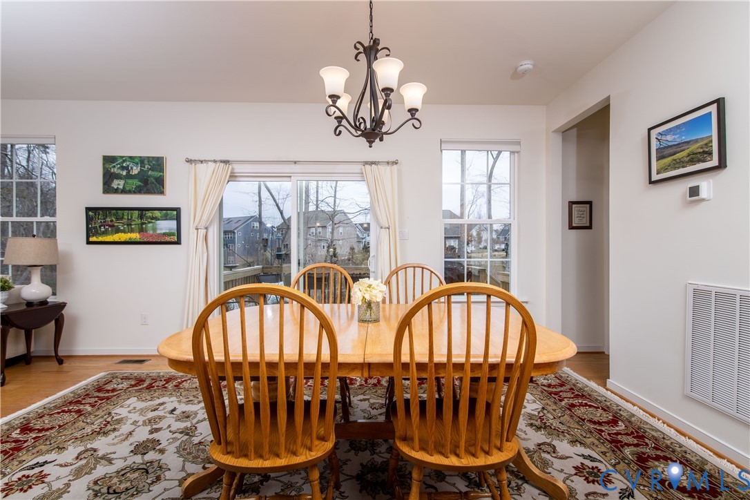 10100 Izer Ct