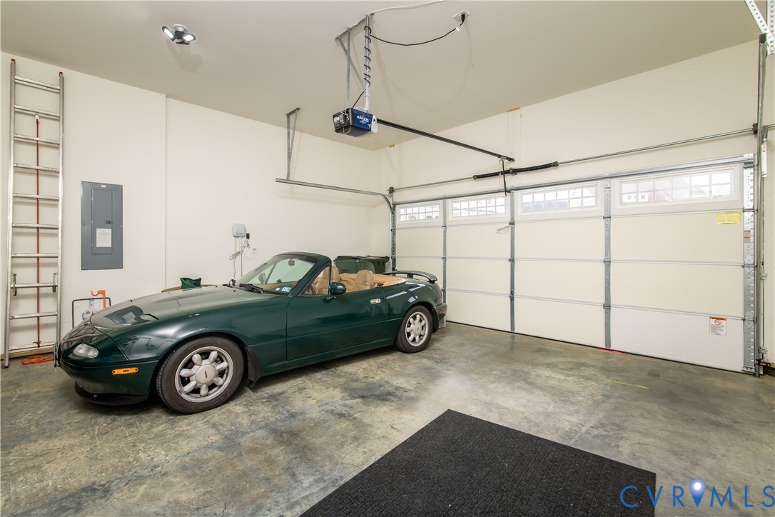 10100 Izer Ct