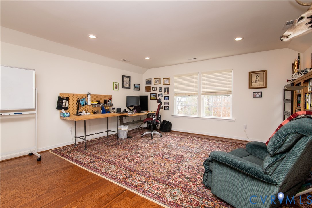 10100 Izer Ct