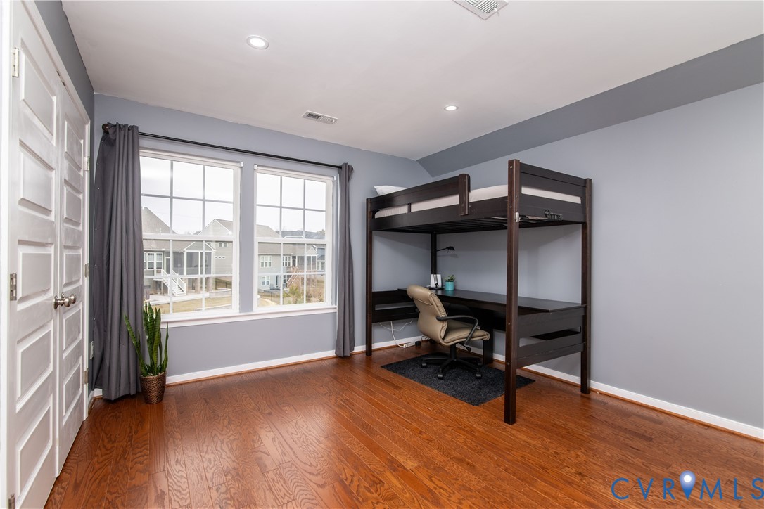 10100 Izer Ct