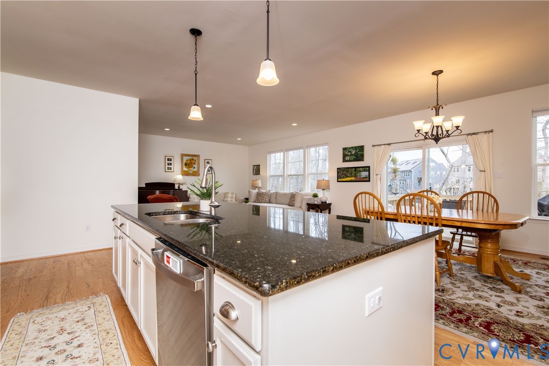 10100 Izer Ct