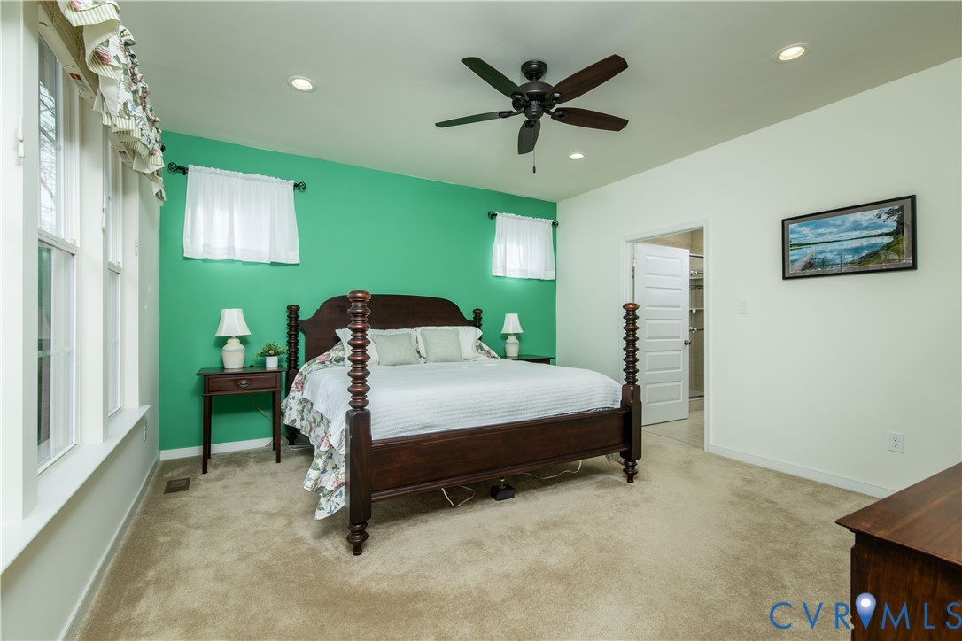 10100 Izer Ct