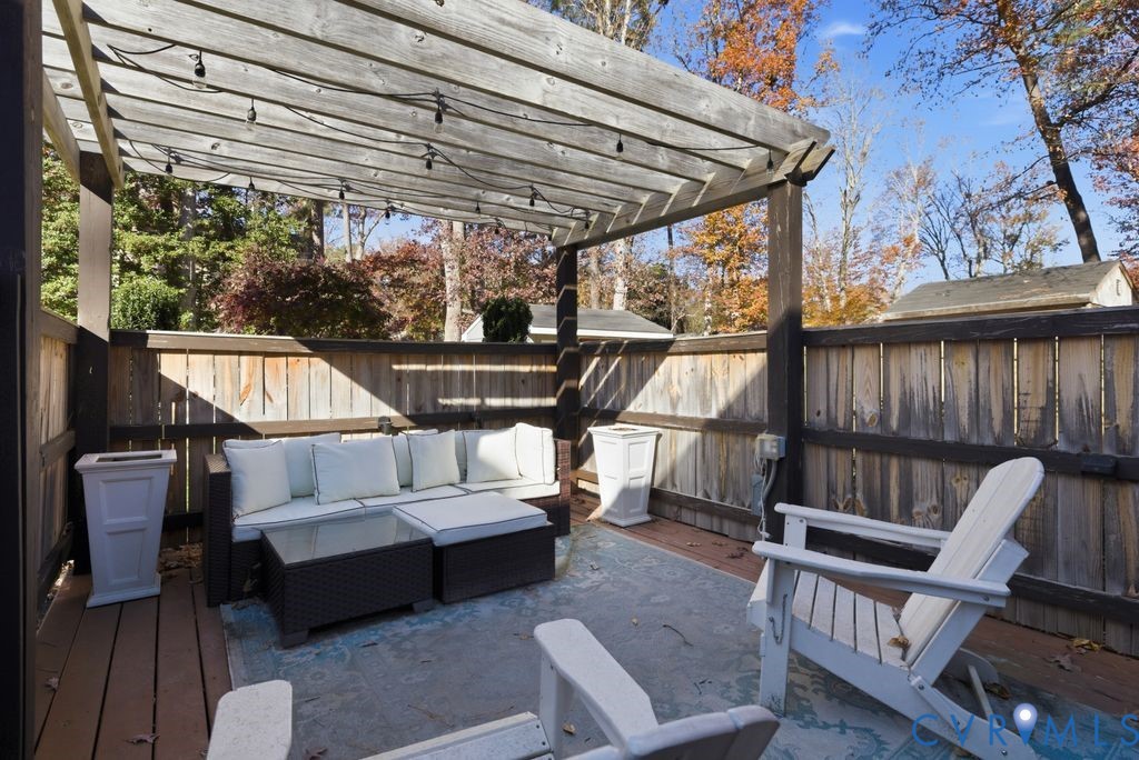 2406 Mountainbrook Dr