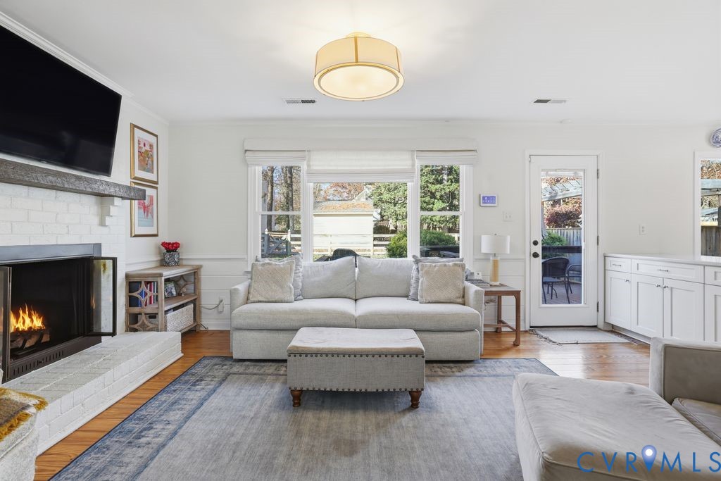 2406 Mountainbrook Dr