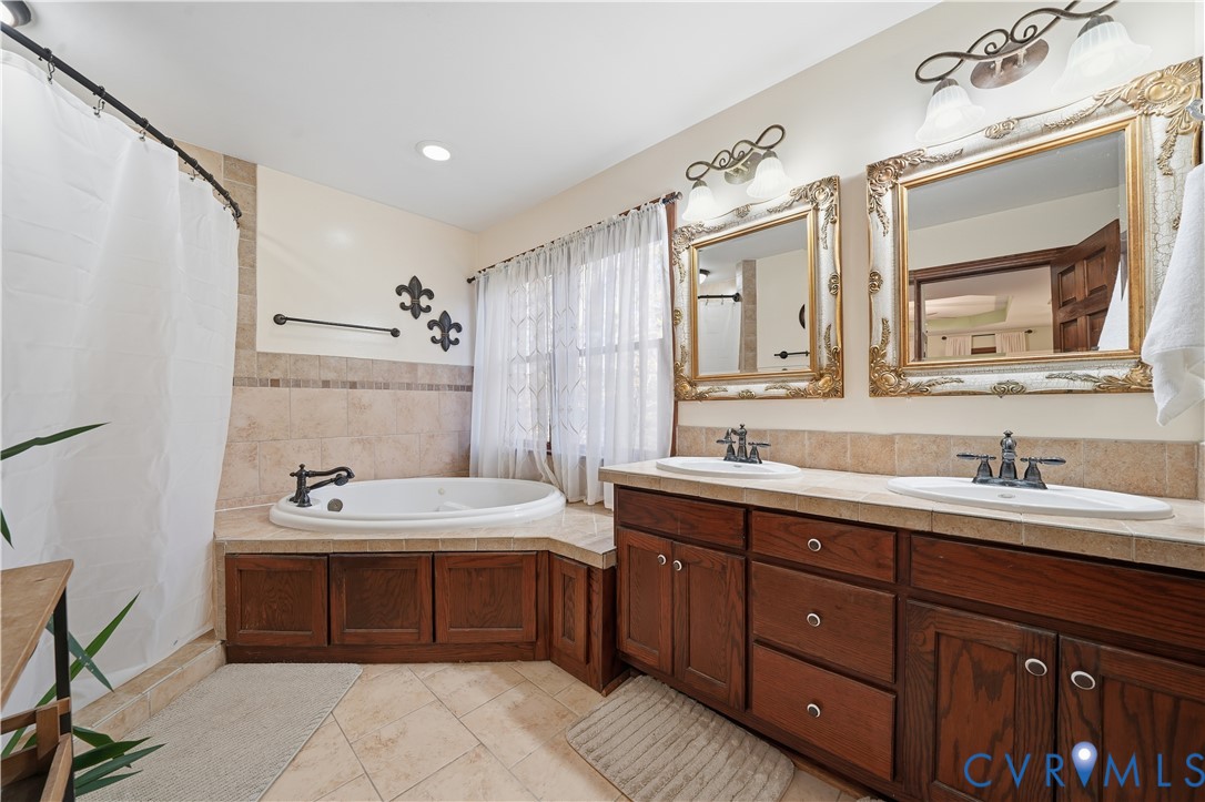 13805 Beechwood Point Cir