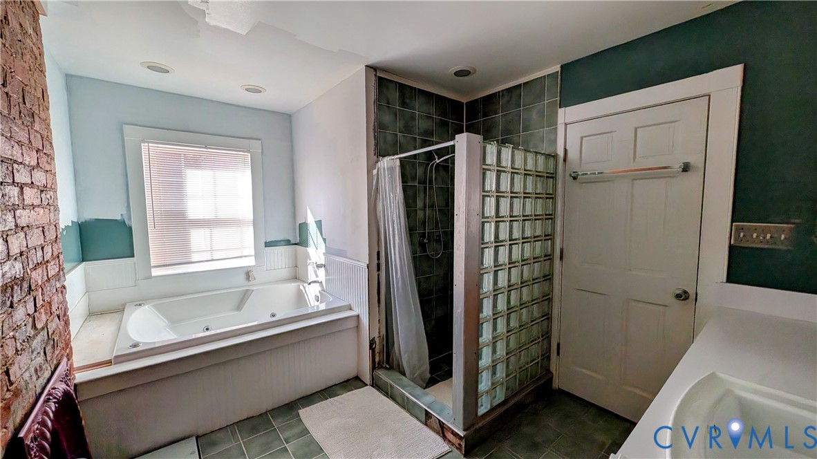 11 W Leigh St