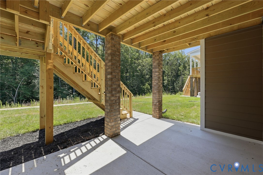 8525 Chimney Rock Dr