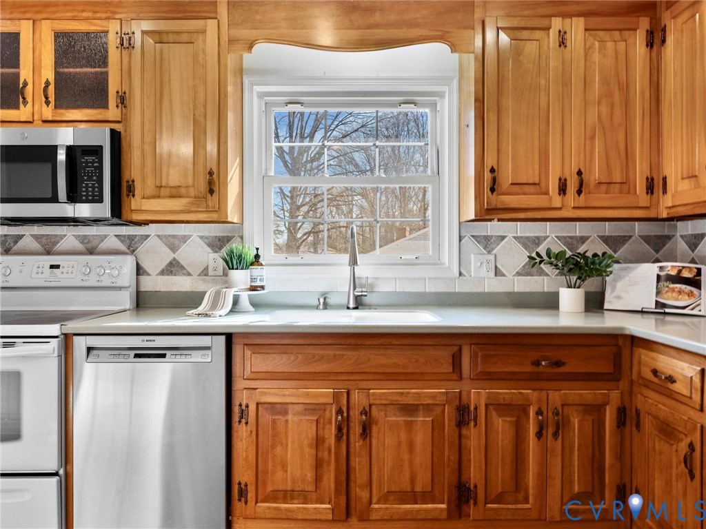 8411 Lyndale Dr
