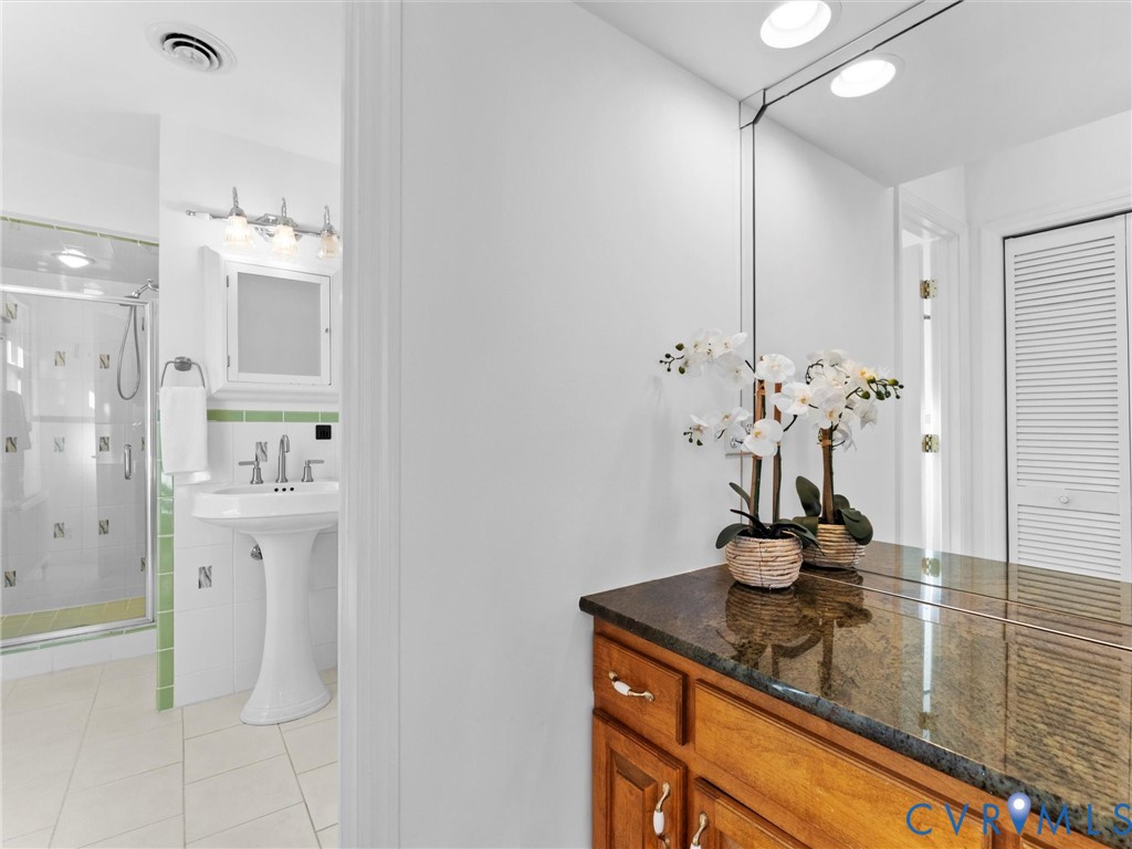 8411 Lyndale Dr